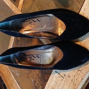 The O Boutique Black Velvet Heels